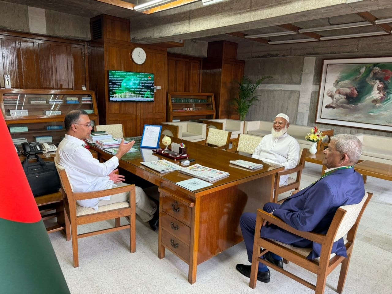 সংসদে প্রধানমন্ত্রীর সঙ্গে বিরোধীদলীয় নেতার সৌজন্য সাক্ষাৎ