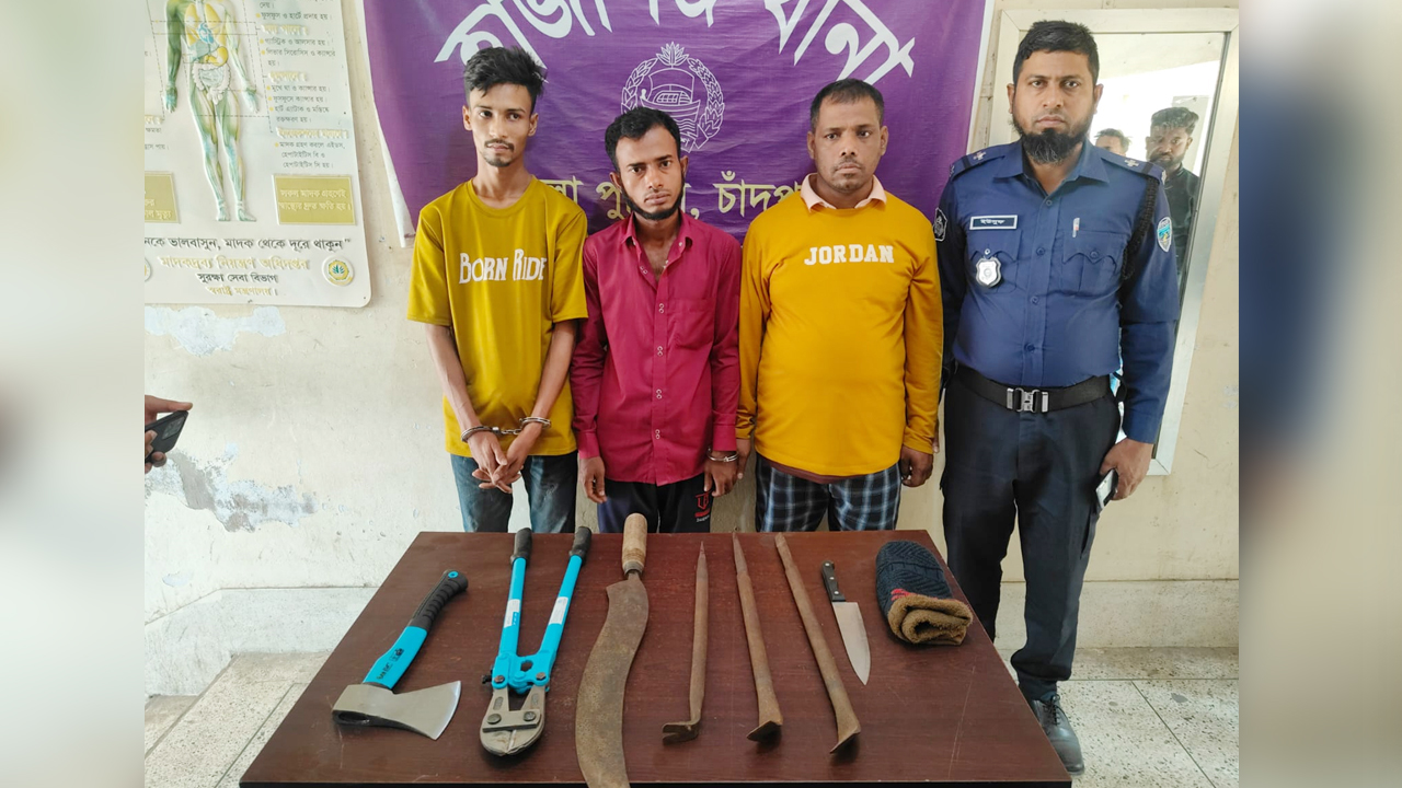 ডাকাতির প্রস্তুতিকালে অস্ত্রসহ ডাকাত দলের ৩ সদস্য গ্রেপ্তার