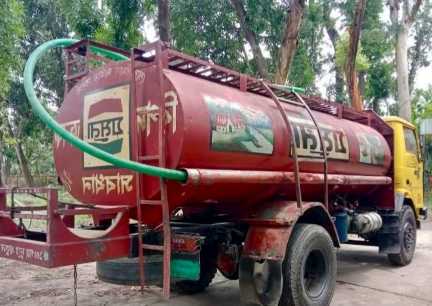 মান্দায় অবৈধভাবে তেল মজুদ করার সময় লরিসহ ব্যবসায়ী আটক