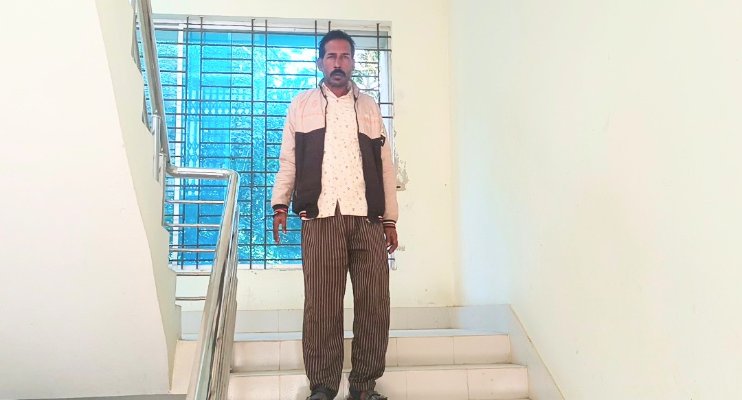 ছয় মাসেও ফেরেনি প্রতিবন্ধী রাজ্জাকের দোকান, আশ্বাসেই থমকে আছে প্রশাসনিক উদ্যোগ