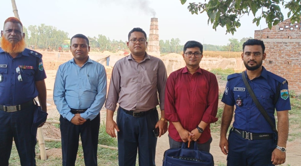 অবৈধ ইটভাটার বিরুদ্ধে আত্রাইয়ে মোবাইল কোর্ট: তিন প্রতিষ্ঠানে ৬ লাখ টাকা জরিমানা