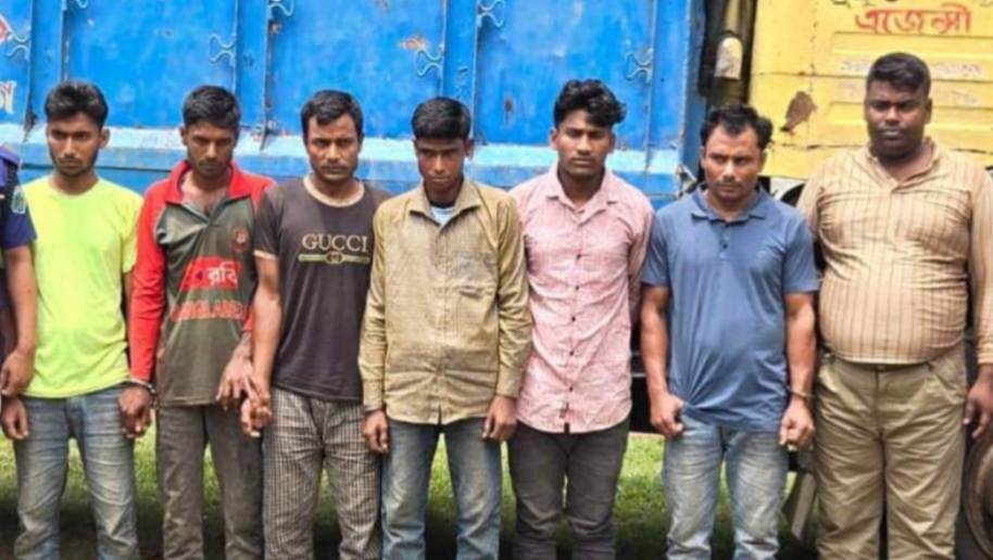 নওগাঁয় ডাকাতির প্রস্তুতিকালে আন্তজেলা ডাকাত দলের ৭ সদস্য গ্রেপ্তার