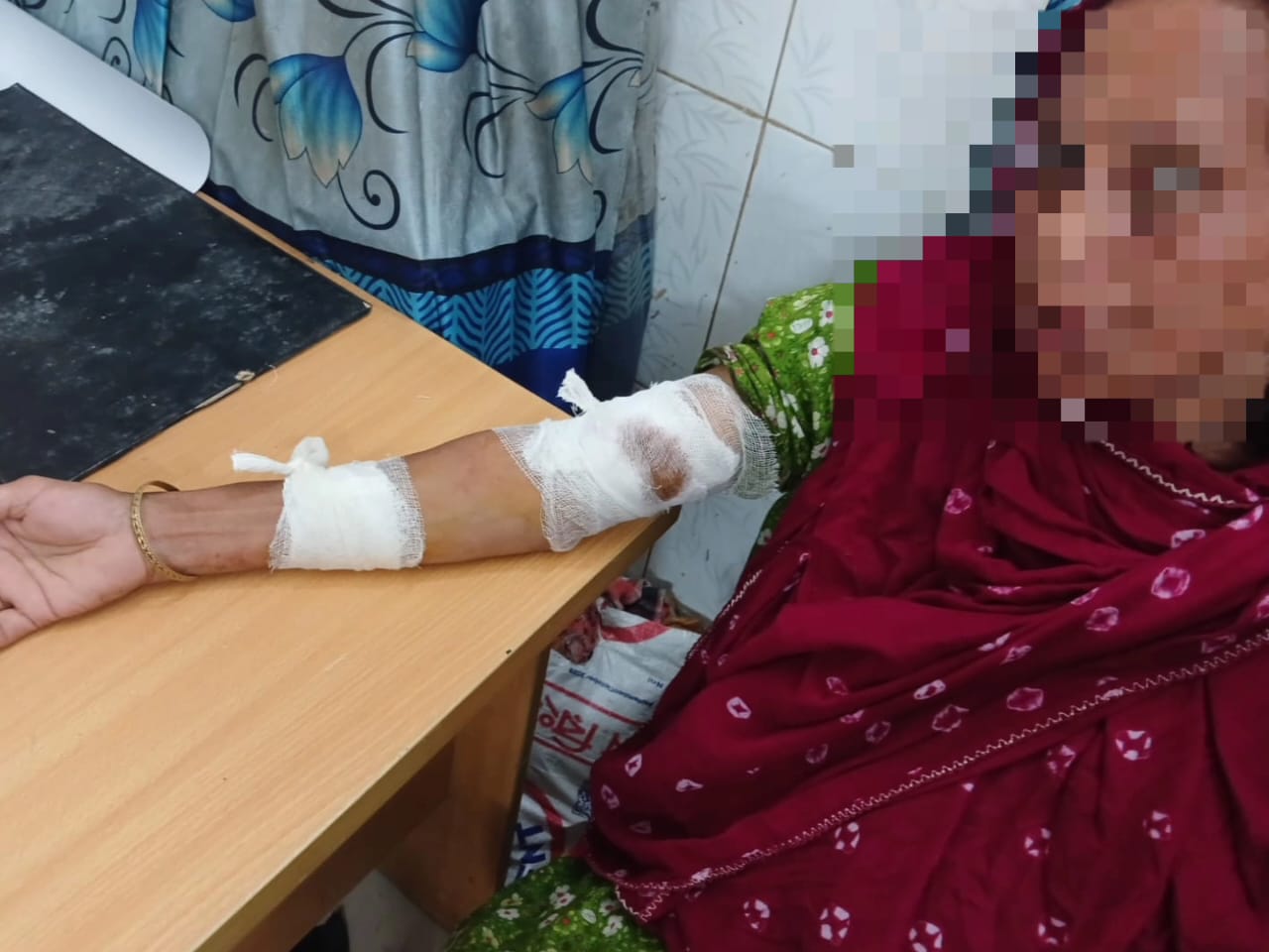 রায়পুরে জমি নিয়ে রক্তক্ষয়ী সংঘর্ষ, একই পরিবারের ৫ জন আহত