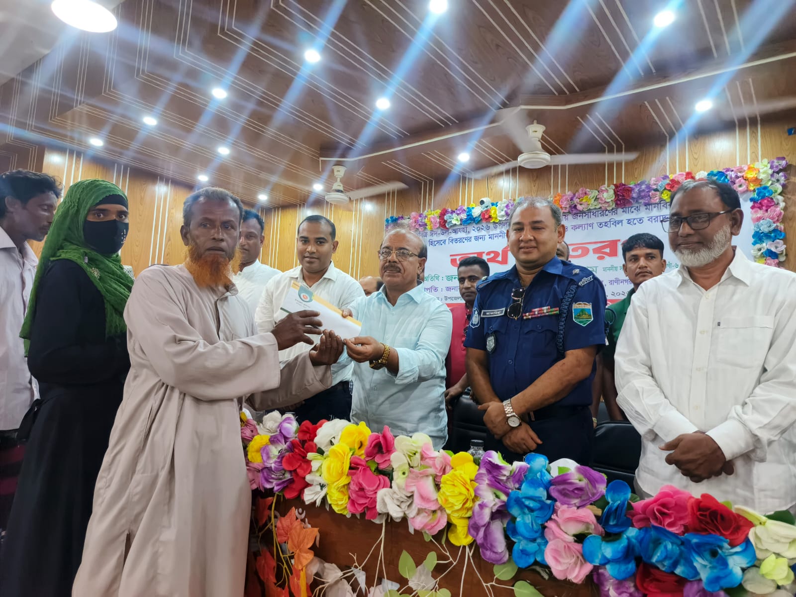 ঈদ-উল-আযহা উপলক্ষে রাণীনগরে প্রধানমন্ত্রীর ত্রাণ তহবিলের অর্থ বিতরণ