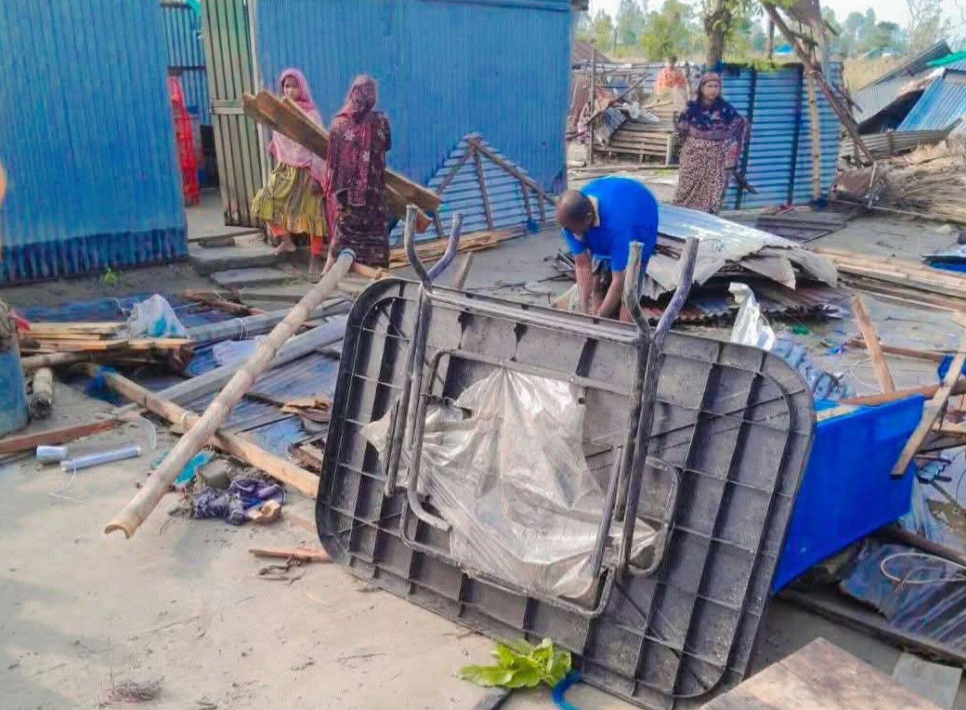 কালবৈশাখীর তাণ্ডবে বিপর্যস্ত গাইবান্ধার চরাঞ্চল, মানবিক সহায়তার অপেক্ষায় অসহায় পরিবারগুলো