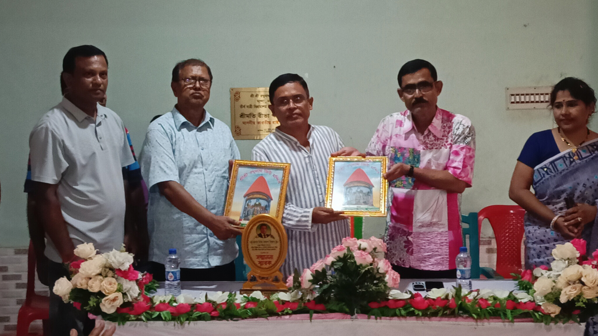 মান্দায় ঐতিহাসিক রঘুনাথ জিউ মন্দির পরিদর্শন করলেন প্রকল্প পরিচালক নিত্য প্রকাশ বিশ্বাস