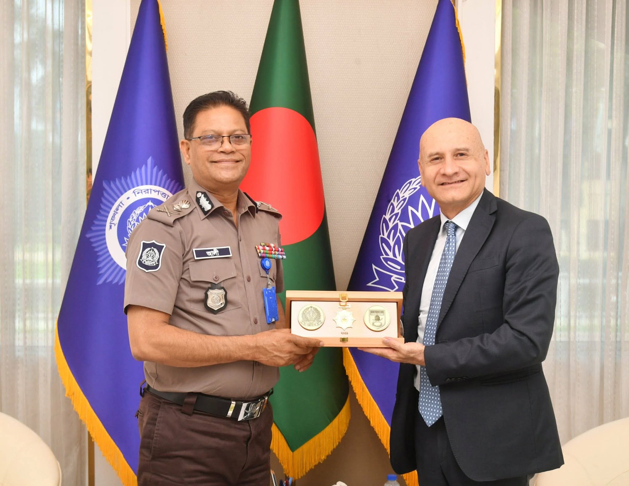 আইজিপির সঙ্গে ইতালির রাষ্ট্রদূতের সাক্ষাৎ