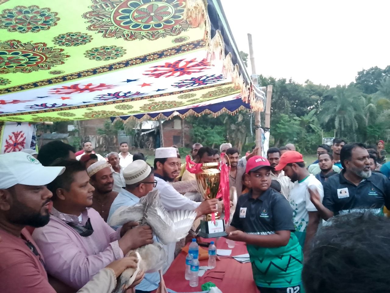 চৌবাড়িয়ার ক্রিকেট যুদ্ধে সেরা সাতক্ষীরা লিজেন্ড, রানার্স-আপ চৌবাড়িয়া লিজেন্ড