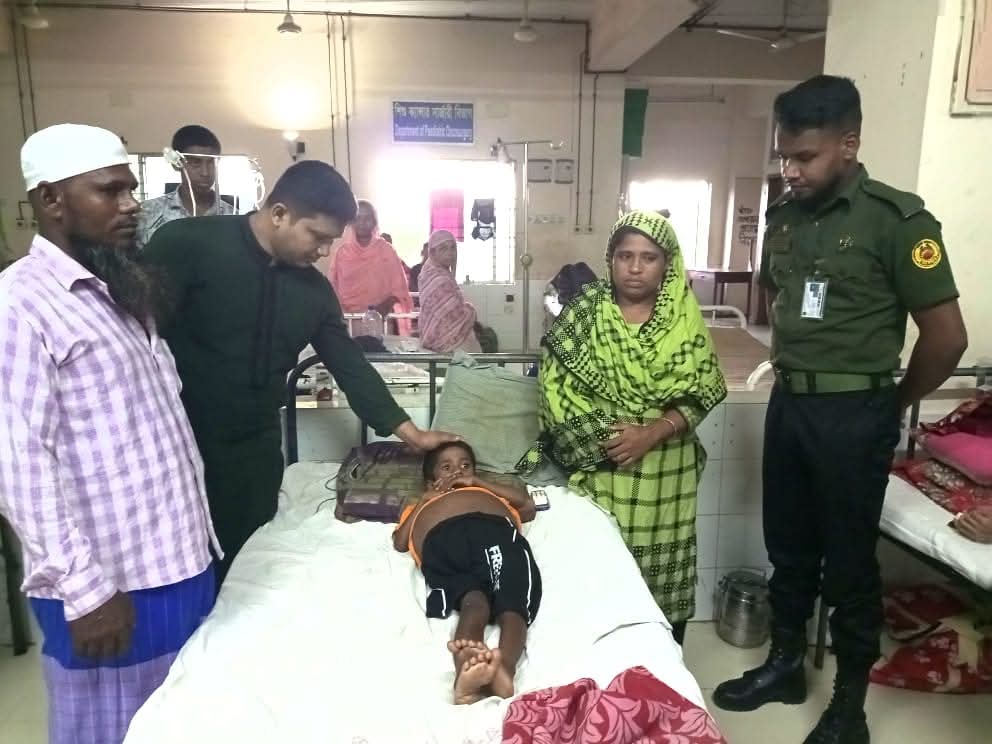 অসহায় রোগীদের রক্ত সংকটে আশার আলো আনসার সদস্য সরোয়ার