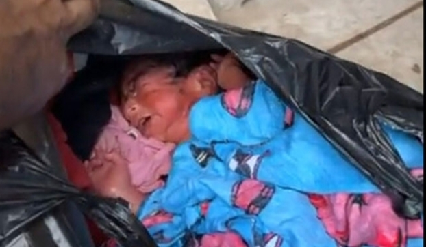 মিরসরাইয়ে ঘরের দরজার সামনে পড়ে ছিল পলিথিনে মোড়ানো নবজাতক 