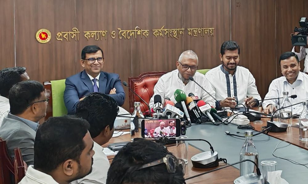 প্রবাসী কার্ড হলে বিএমইটি কার্ড থাকবে না : প্রবাসী কল্যাণ মন্ত্রী