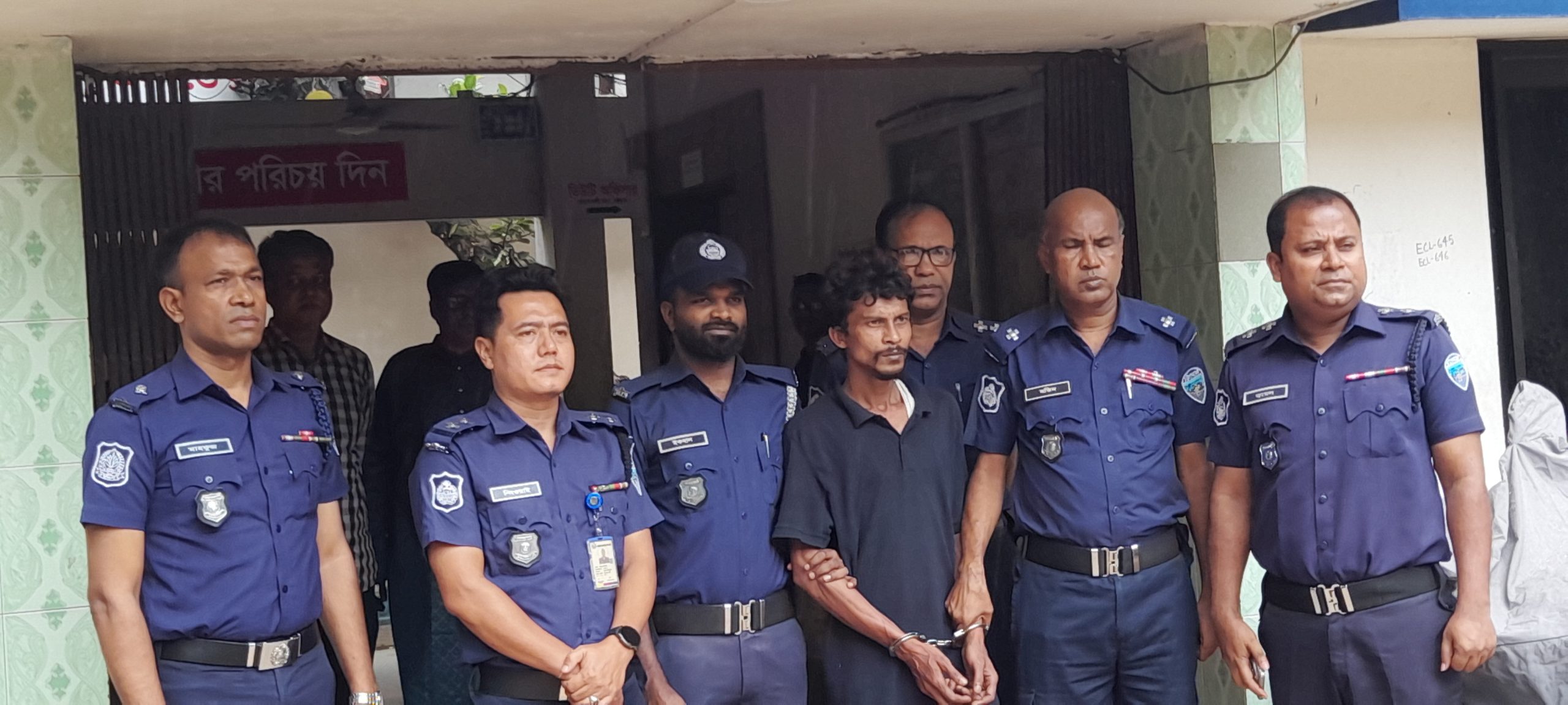 বোয়ালখালীতে যাত্রী বেশে রিকশা চালকের ওপর হামলাকারী গ্রেপ্তার