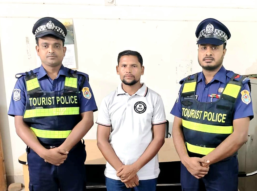 পাহাড়পুরে বিদেশি পর্যটককে হয়রানি, কন্টেন্ট ক্রিয়েটর গ্রেপ্তার
