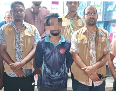 রংপুরের ​তারাগঞ্জে অনলাইন ক্যাসিনো জুয়ারি ও ভিসা জালিয়াতি চক্রের সদস্য গ্রেফতার, সরঞ্জাম জব্দ