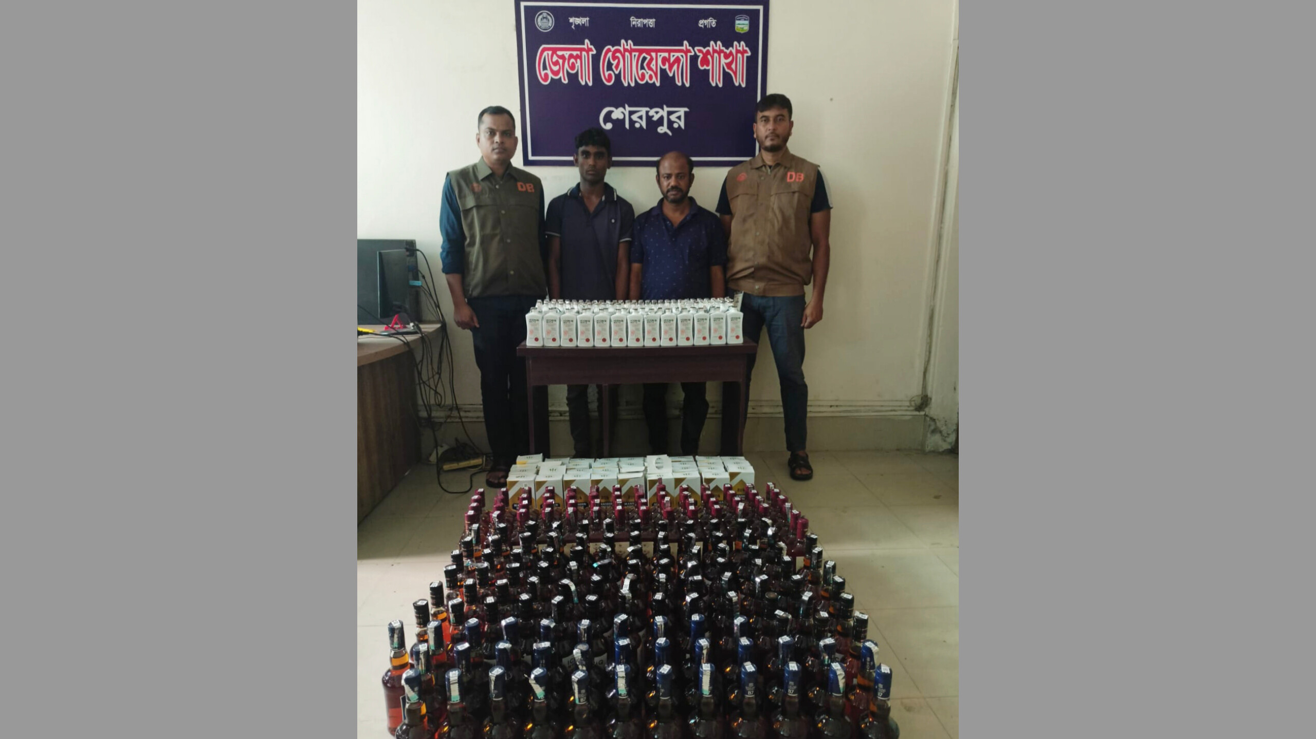 শেরপুরের নালিতাবাড়ীতে ৩১৫ বোতল ভারতীয় মদসহ গ্রেফতার ২