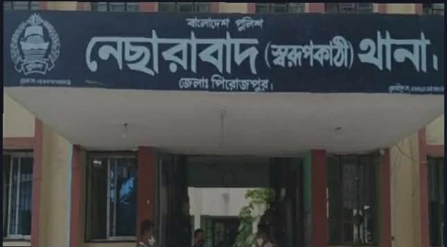 স্বরূপকাঠিতে ওজন বাড়াতে চিংড়িতে জেলি মিশিয়ে বিক্রি, জরিমানা অর্থ লাখ