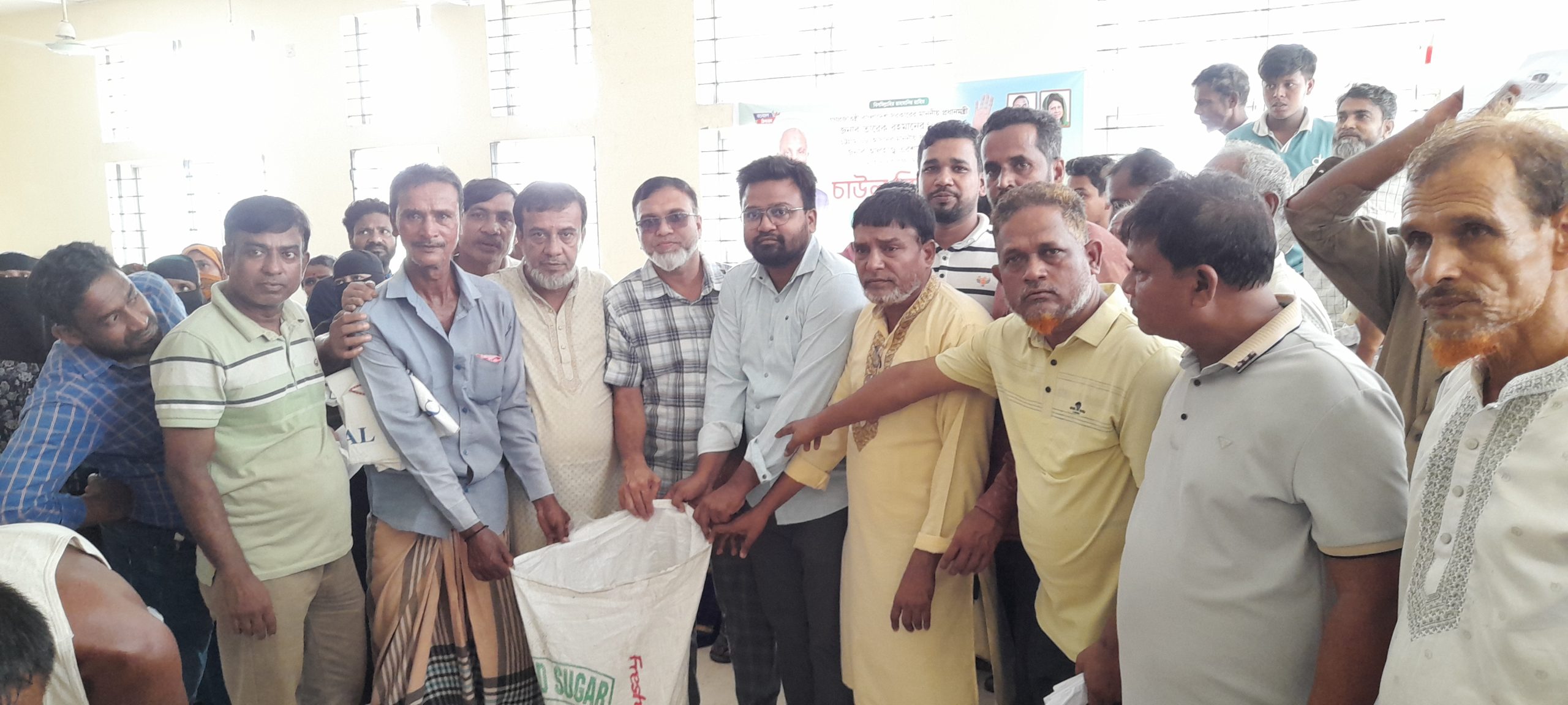 বোয়ালখালীতে প্রধানমন্ত্রী তারেক রহমানের নির্দেশনায় ও এমপি এরশাদ উল্লাহর পক্ষে ১৫০ পরিবারের মাঝে চাল বিতরণ