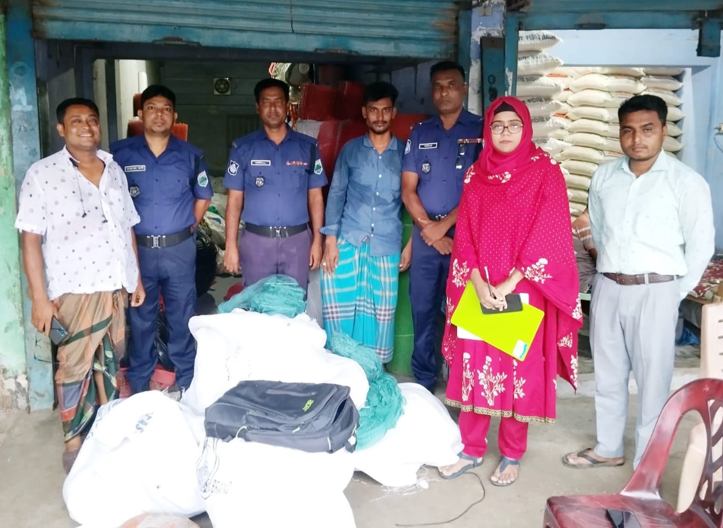 রাণীনগরে লক্ষাধীক টাকার নিষিদ্ধ রিং ও কারেন্ট জাল জব্দ
