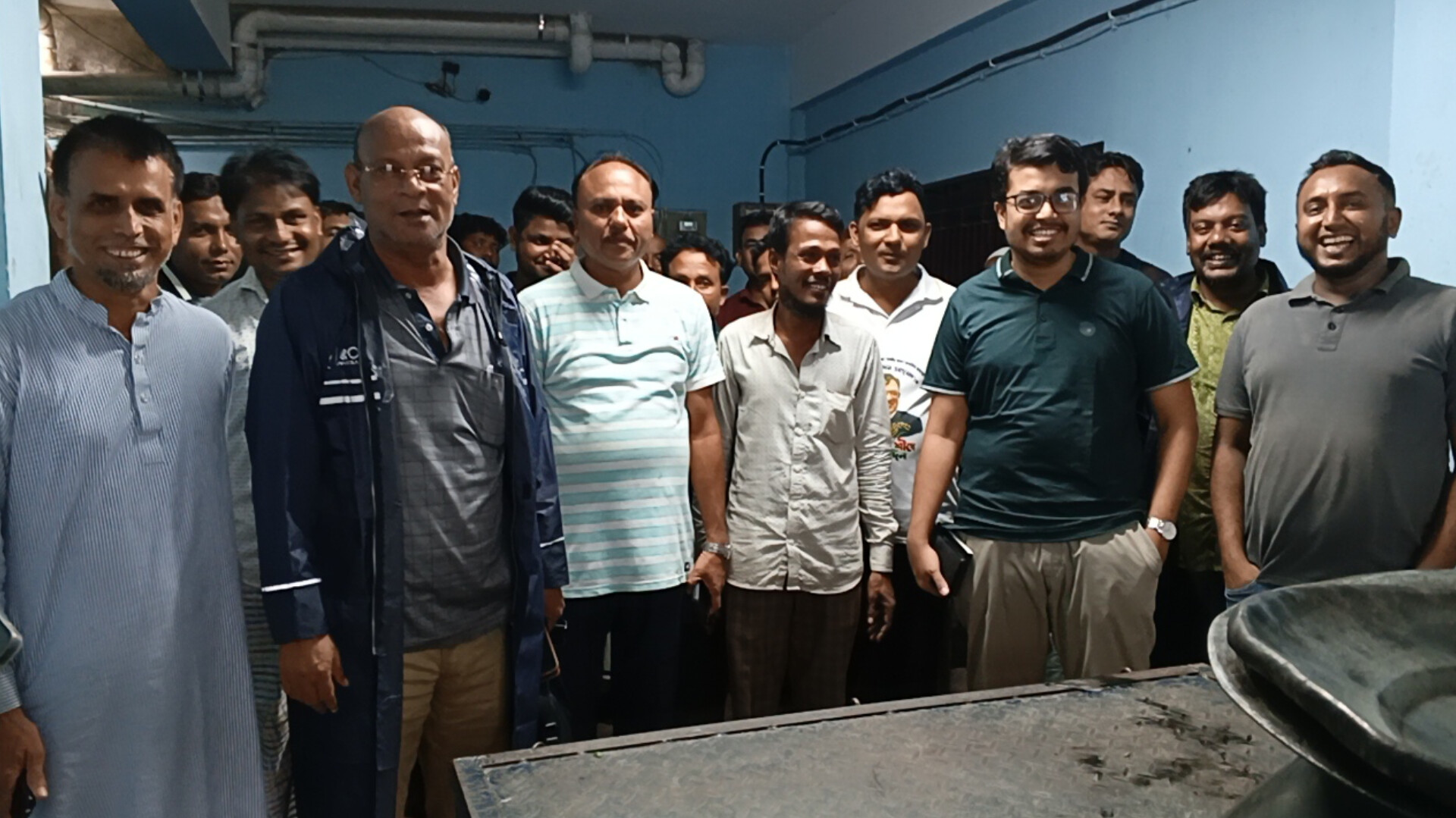 পেকুয়ায় প্রশাসনের উদ্যোগে বন্যা কবলিত মানুষের মাঝে খাবার বিতরণ