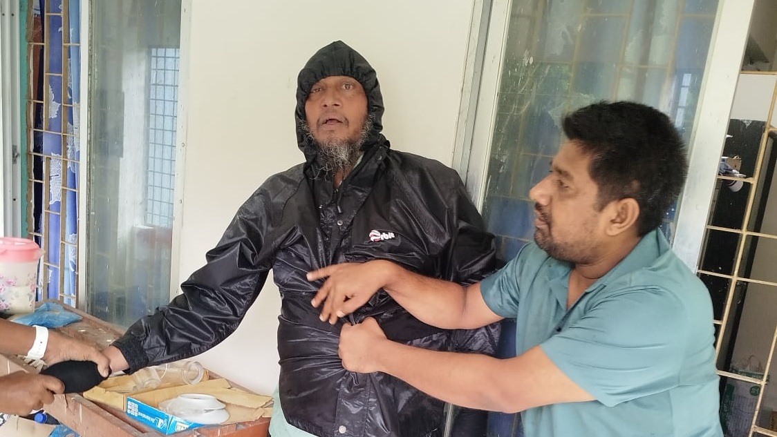শরীয়তপুরের গোসাইরহাটে শিক্ষা কর্মকর্তার ওপর হামলা