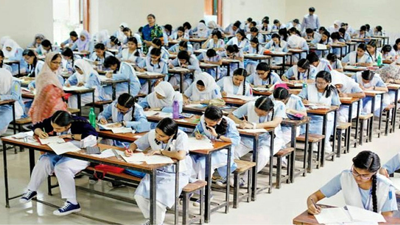 নওগাঁয় এইচএসসি ও সমমানের পরীক্ষা শুরু, প্রথম দিন অনুপস্থিত ৮৫১ জন