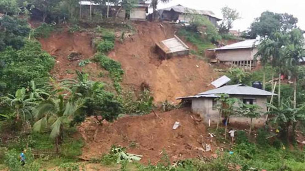 উখিয়ার রোহিঙ্গা ক্যাম্পে পাহাড় ধসে ৮ জনের মৃত্যু